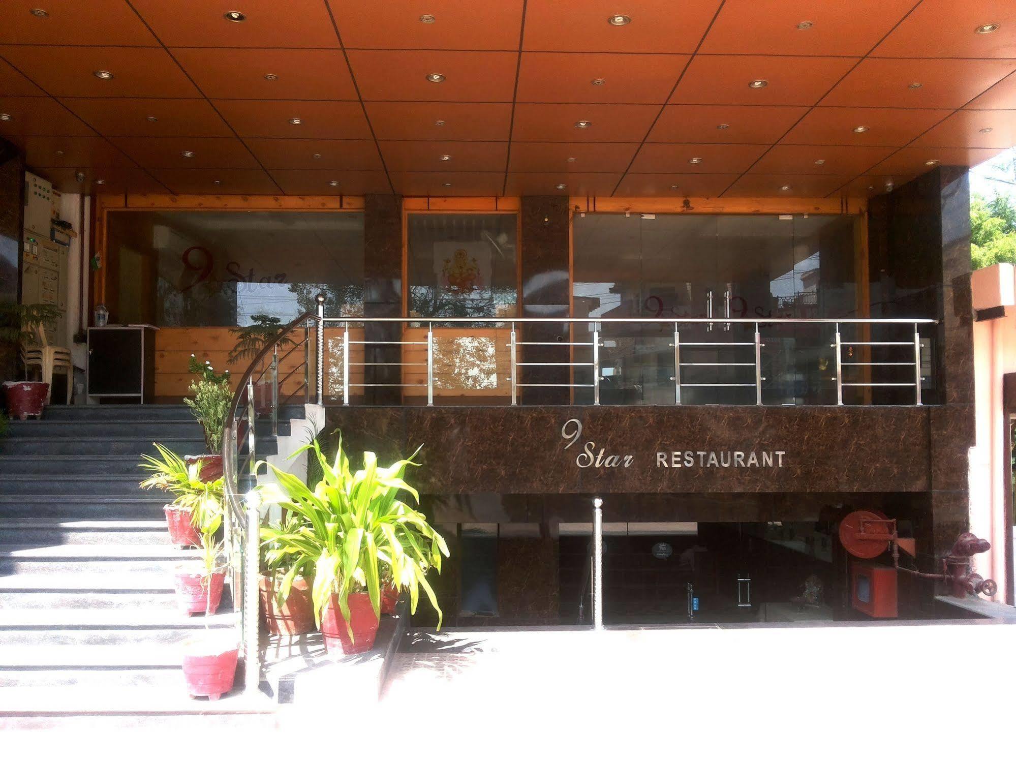 Star Hotel Agra  Eksteriør billede